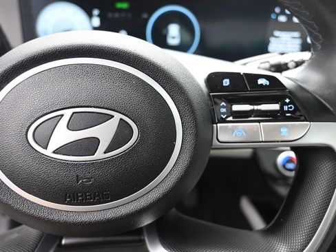 Used 2024 Hyundai Elantra Limited image 14