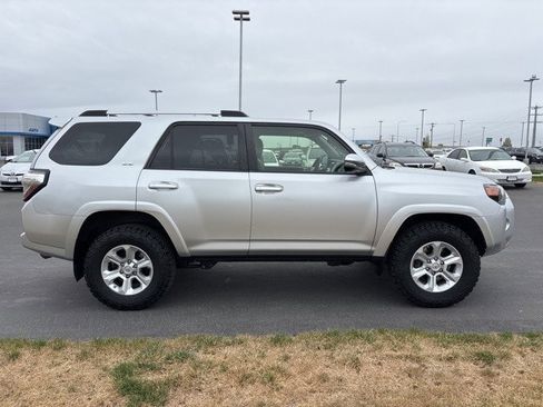Used 2020 Toyota 4Runner 4WD image 7