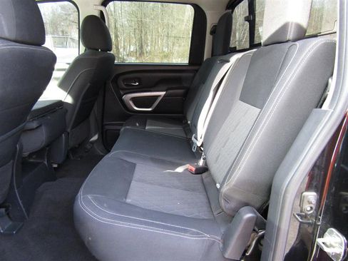 Used 2018 Nissan Titan SV image 24