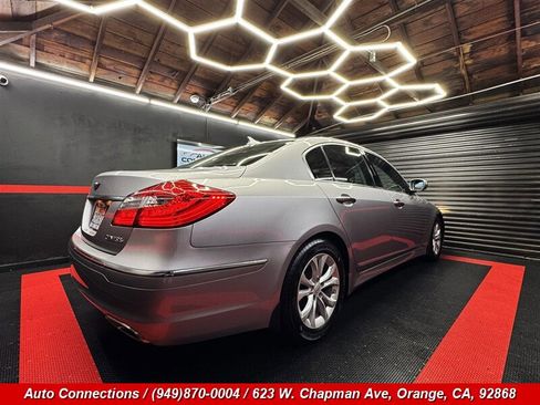 Used 2013 Hyundai Genesis 3.8 image 3