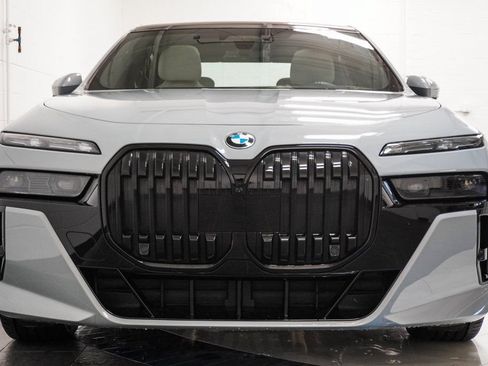 Used 2023 BMW 760i xDrive w/ Executive Package AWD/4WD image 45