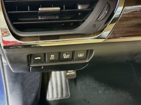 Used 2014 Toyota Avalon Limited w/ Technology Package FWD image 10