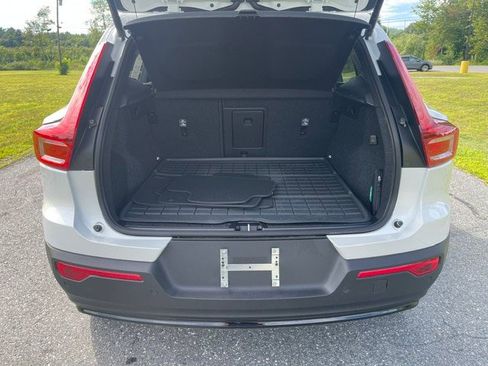 Used 2025 Volvo XC40 B5 Plus AWD/4WD image 16