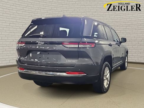 Used 2023 Jeep Grand Cherokee Laredo X AWD/4WD image 5