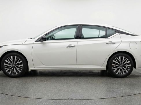 Used 2025 Nissan Altima 2.5 SV image 5