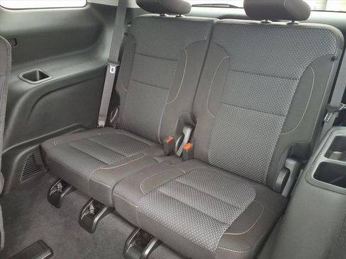 Certified 2023 GMC Acadia SLE w/ Driver Convenience Package image 10