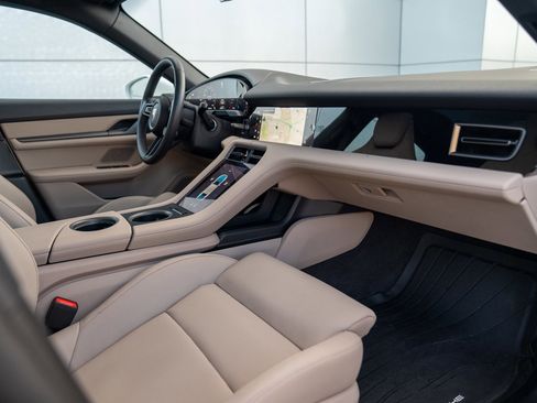 Used 2025 Porsche Taycan image 24