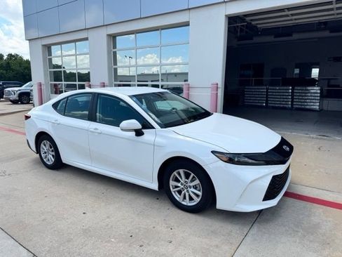 Used 2025 Toyota Camry LE FWD image 1