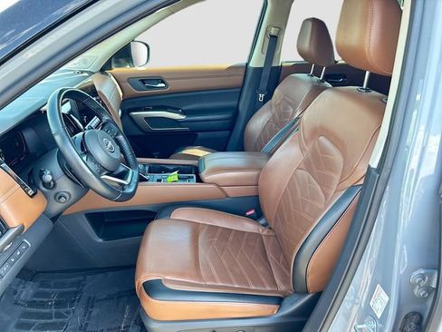 Used 2022 Nissan Pathfinder Platinum w/ Lighting Package (N93) FWD image 19