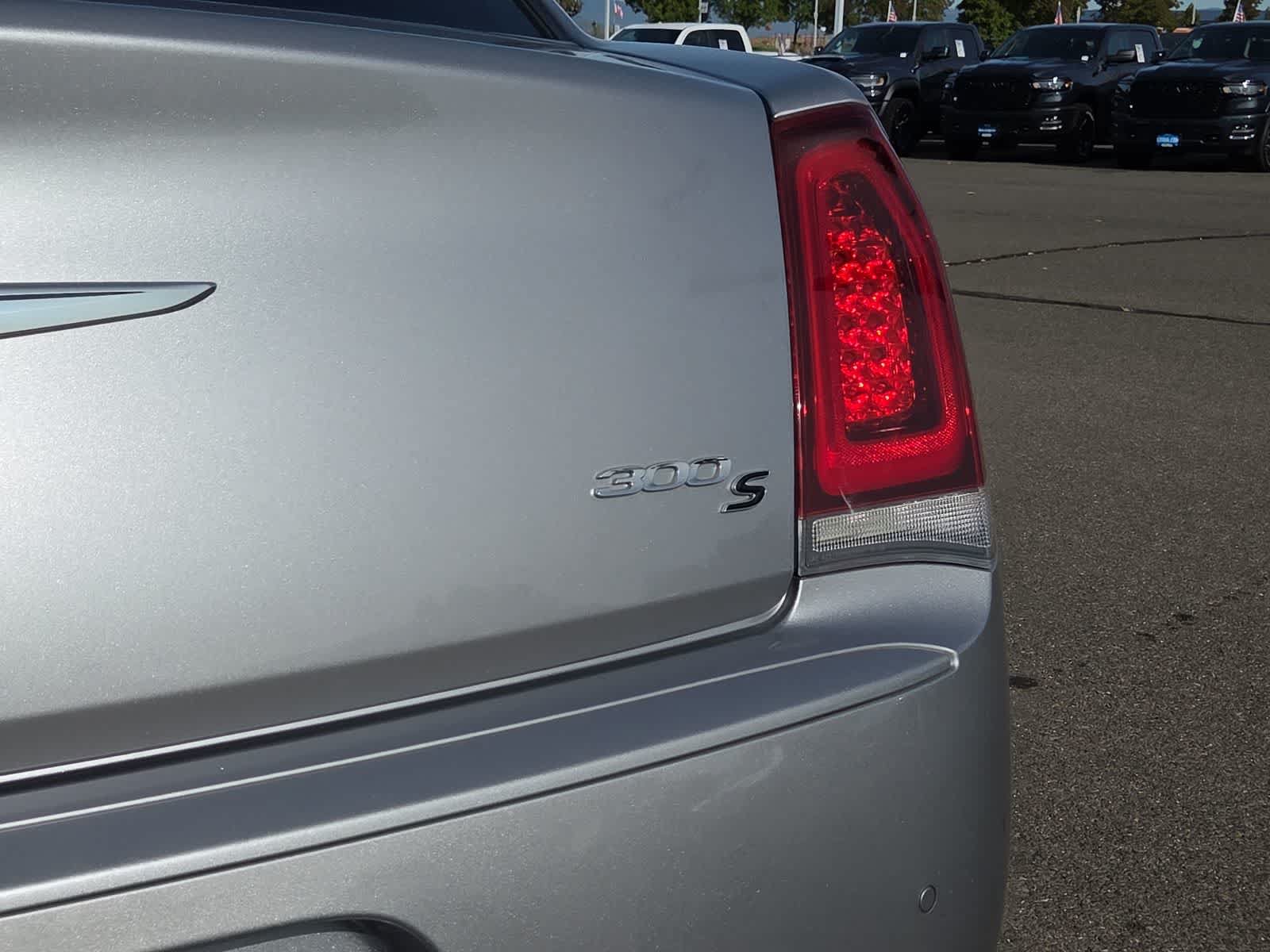 Used 2018 Chrysler 300 S w/ 300S Premium Group 2 RWD image 15