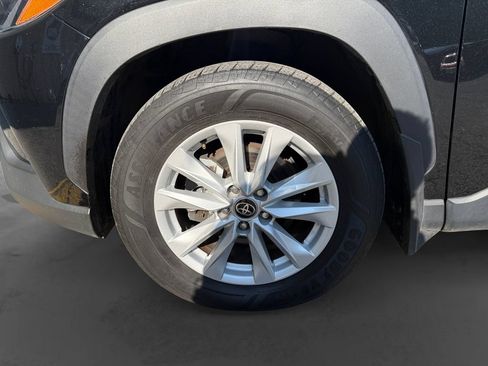 Used 2022 Toyota Corolla Cross LE FWD image 9