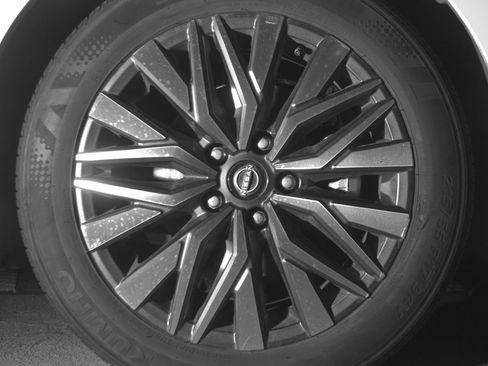 Used 2025 Nissan Altima 2.5 SV FWD image 13
