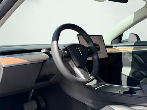 Used 2022 Tesla Model 3 Long Range image 2