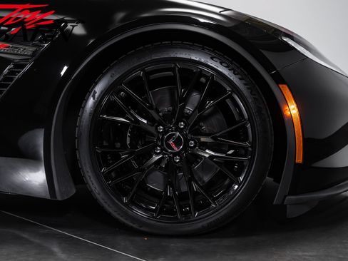 Used 2015 Chevrolet Corvette Z06 w/ 2LZ Preferred Equipment Group RWD image 22
