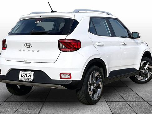 Used 2025 Hyundai Venue SEL FWD image 12