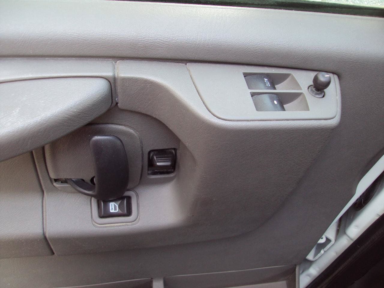 Used 2011 Chevrolet Express 3500 Extended w/ Power Package RWD image 12