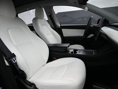 Used 2021 Tesla Model Y Long Range image 30
