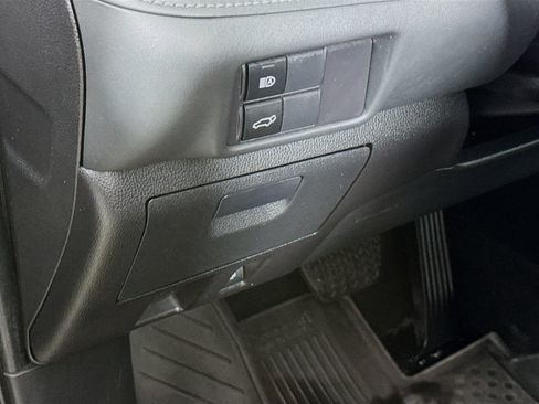 Used 2023 Toyota Highlander XLE AWD/4WD image 8