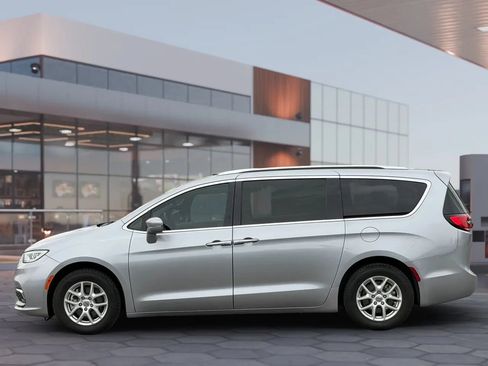 Used 2021 Chrysler Pacifica Touring-L FWD image 5