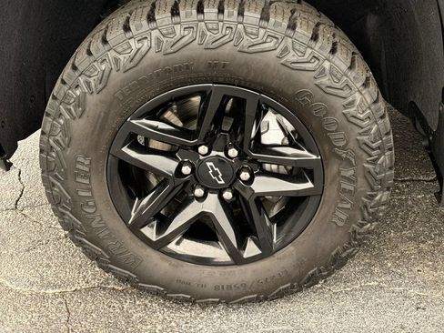 Used 2025 Chevrolet Silverado 1500 Custom Trail Boss AWD/4WD image 12