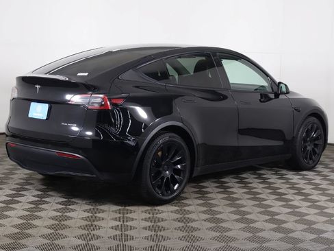 Used 2022 Tesla Model Y Long Range AWD/4WD image 11