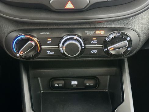 Used 2025 Kia Soul LX w/ LX Technology Package FWD image 23