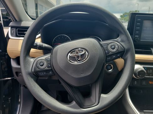 Used 2019 Toyota RAV4 XLE w/ Convenience Package FWD image 22