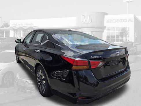 Used 2024 Nissan Altima 2.5 SV FWD image 2
