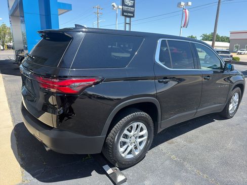 Used 2022 Chevrolet Traverse LS AWD/4WD image 4