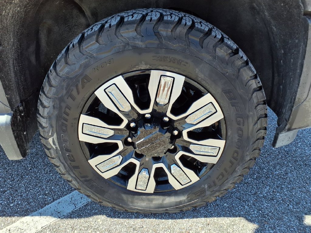 Used 2024 GMC Sierra 2500 Denali w/ Technology Package AWD/4WD image 9