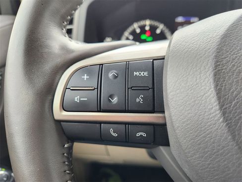 Used 2020 Lexus LX 570 4WD w/ Luxury Package image 28