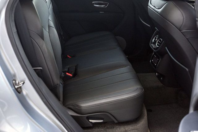 Used 2021 Bentley Bentayga AWD/4WD image 32