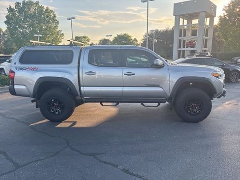 Used 2018 Toyota Tacoma TRD Off-Road image 7