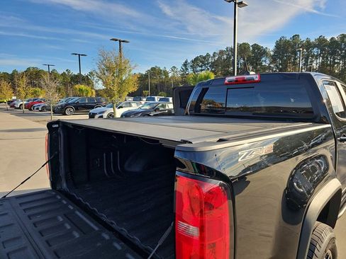 Used 2022 Chevrolet Colorado ZR2 image 15