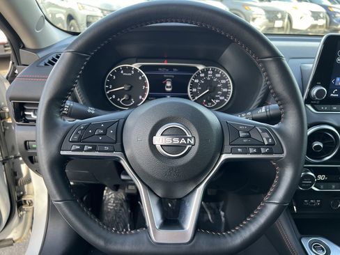 Used 2024 Nissan Sentra SR w/ SR Premium Package image 10