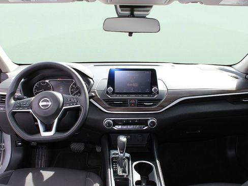 Used 2024 Nissan Altima 2.5 SV image 24