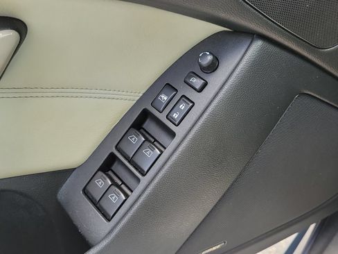 Used 2012 INFINITI G37 Convertible w/ Premium Pkg RWD image 19