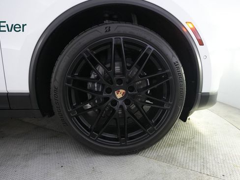 Used 2024 Porsche Macan 4 Electric AWD/4WD image 20