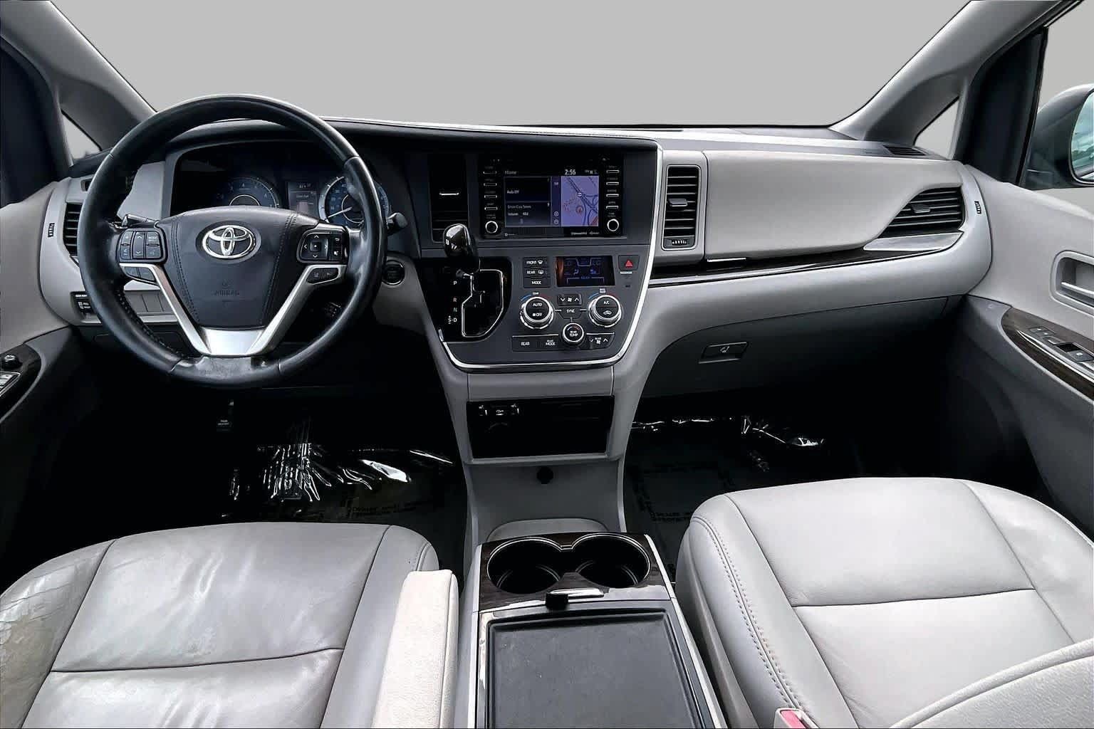 Used 2018 Toyota Sienna XLE w/ XLE Navigation Package FWD image 13