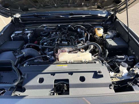Used 2025 Toyota Tacoma TRD Sport AWD/4WD image 42