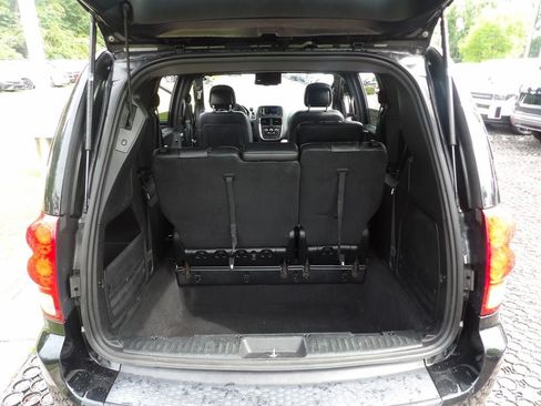 Used 2017 Dodge Grand Caravan SXT w/ Blacktop Package FWD image 24