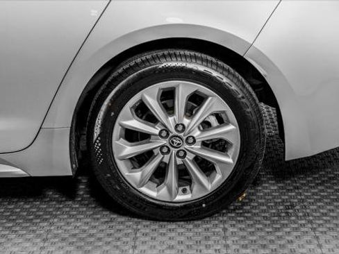 Used 2022 Toyota Corolla LE w/ LE Convenience Package FWD image 33
