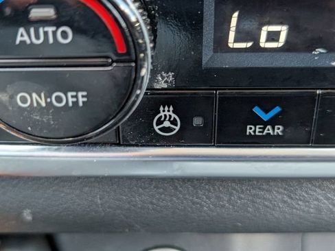 Used 2023 Nissan Rogue Platinum w/ Platinum Premium Package FWD image 22