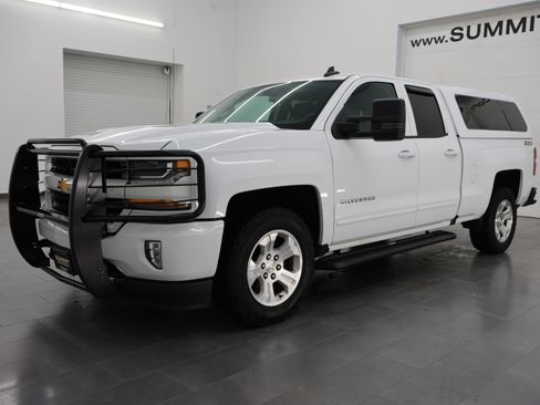 Used 2017 Chevrolet Silverado 1500 LT w/ All Star Edition AWD/4WD image 7