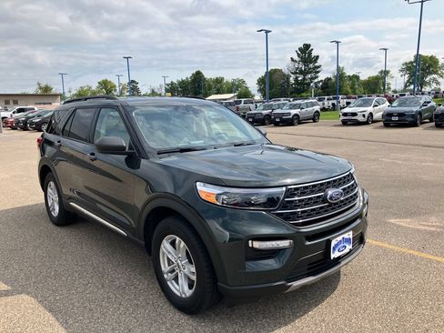 Used 2023 Ford Explorer XLT w/ Equipment Group 202A AWD/4WD image 4