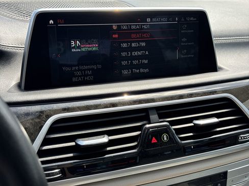 Used 2022 BMW 740i w/ Premium Package image 23