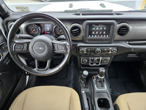 Certified 2022 Jeep Gladiator Sport image 6