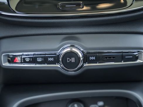New 2026 Volvo XC40 B5 Plus w/ Climate Package AWD/4WD image 24