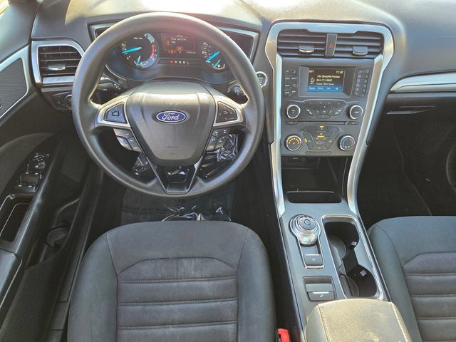 Used 2017 Ford Fusion SE FWD image 12