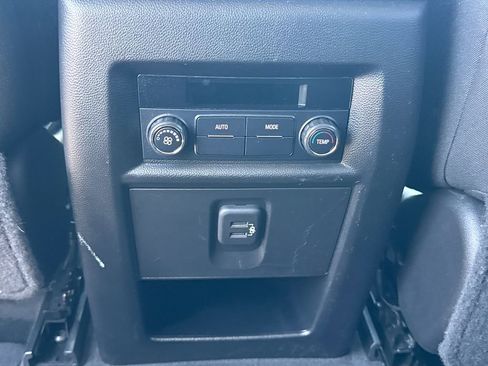 Used 2020 Chevrolet Traverse LT FWD image 26